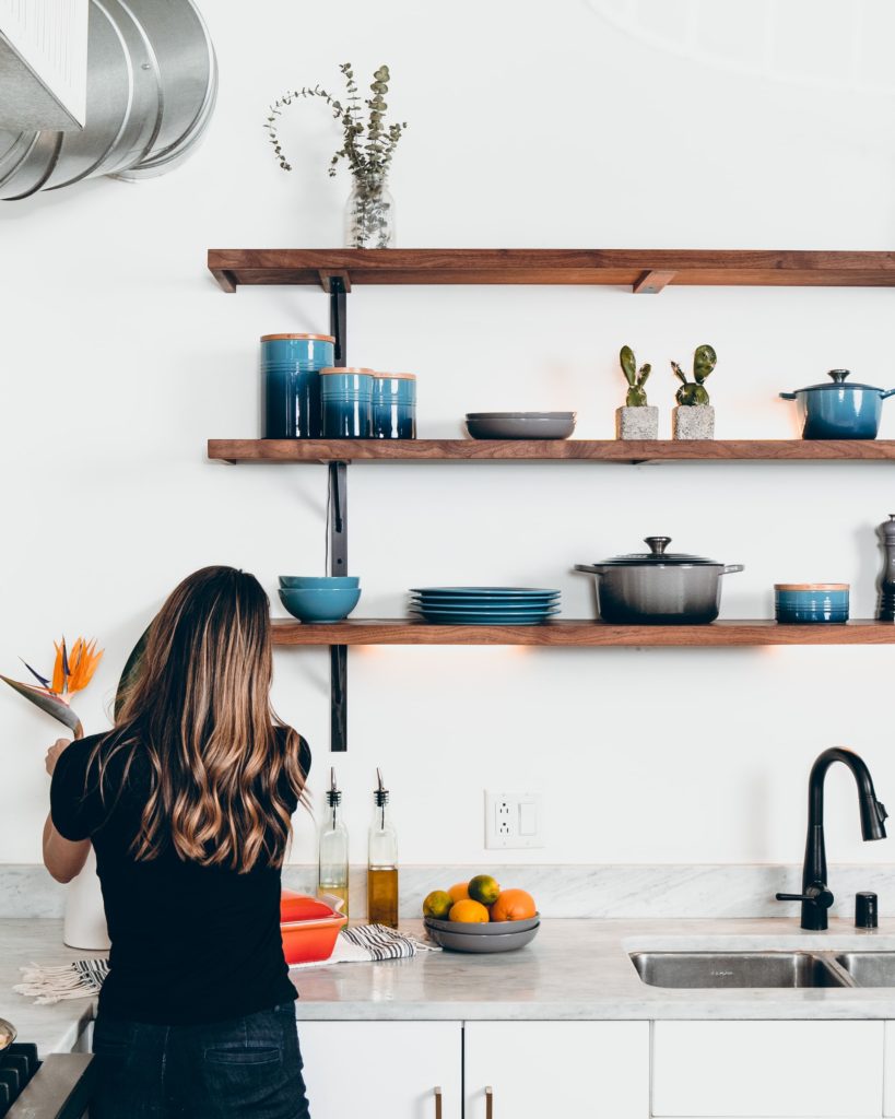 Monochromatic blue plates in a kitchen shelf