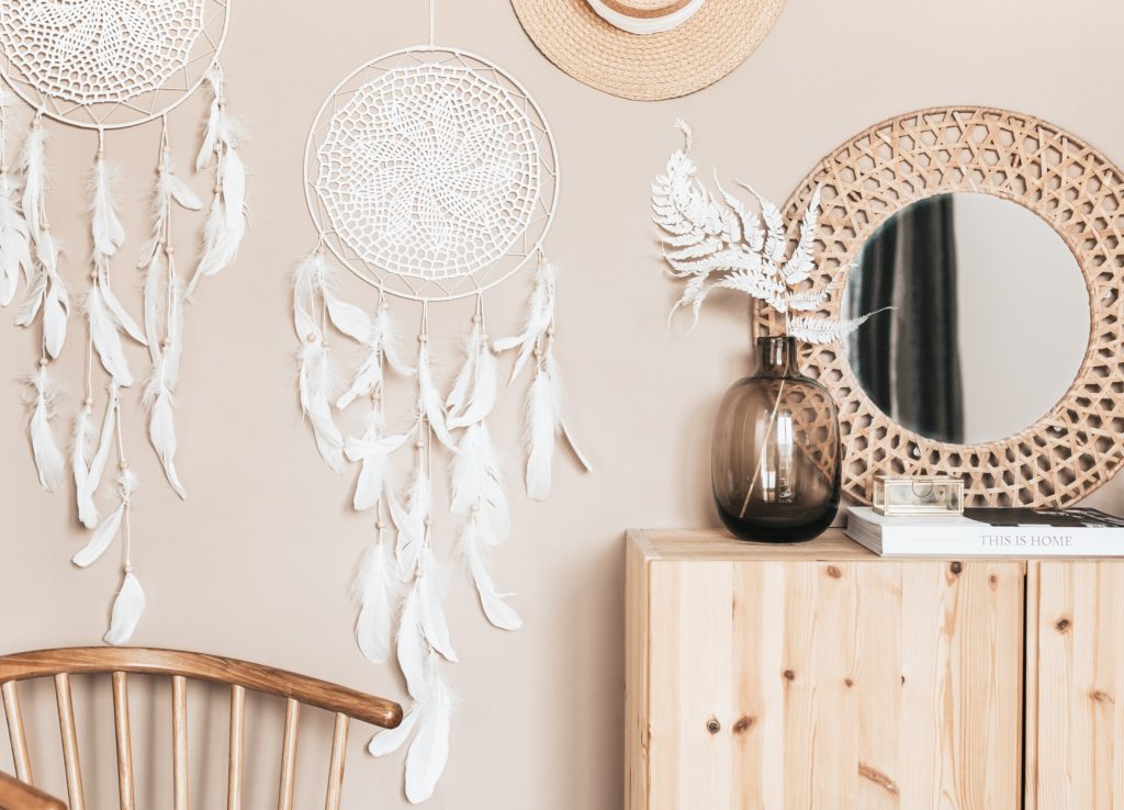 Round rattan mirror and white dreamcatchers