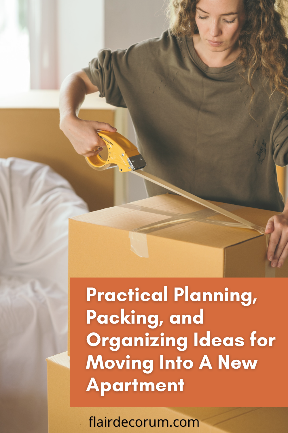 Pinterest pin about planning, packing and organizing your move to a new apartment