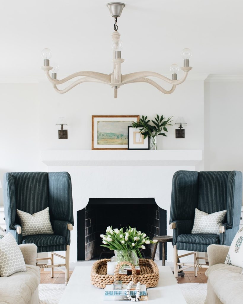 Lighting fixture in a traditional room