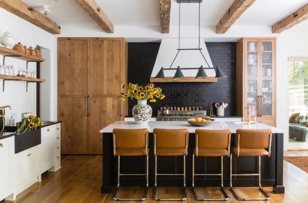 Modern rustic kitchen with a mix of browns and blacks, like warm caramel tones.