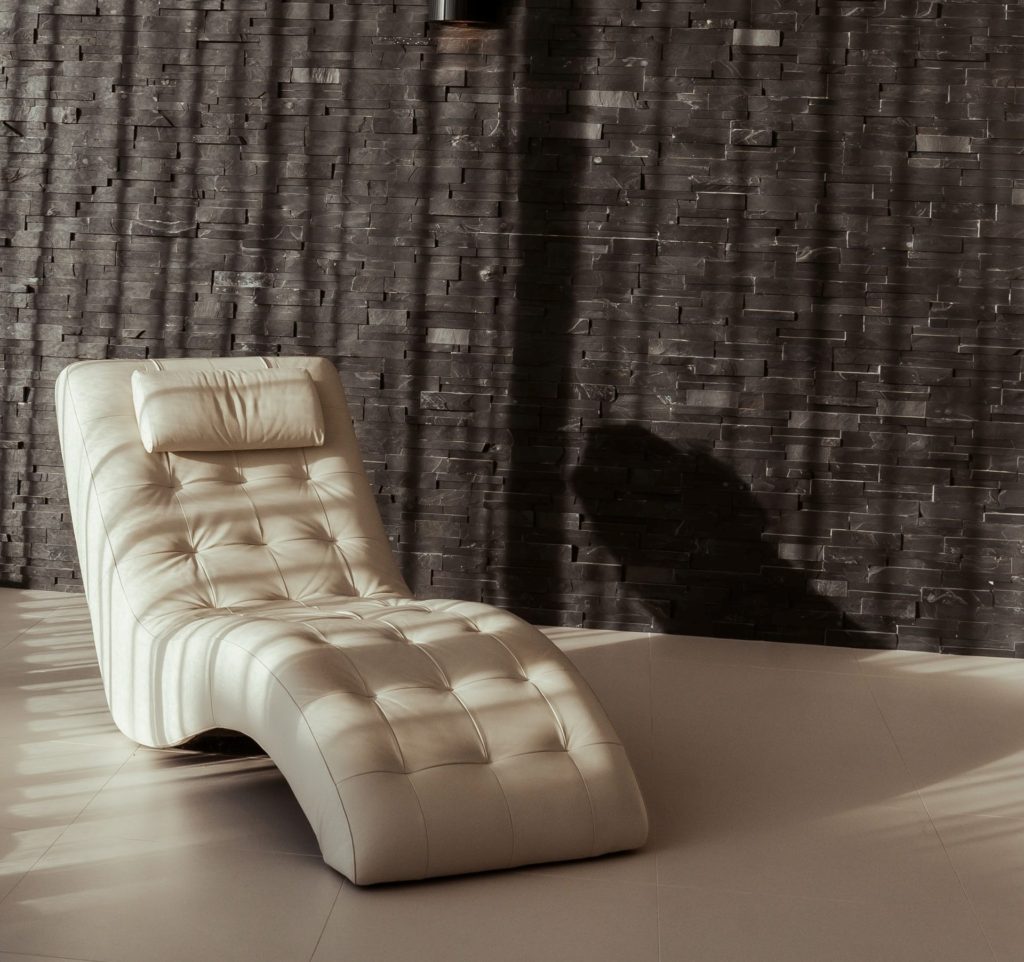 White chaise longue 