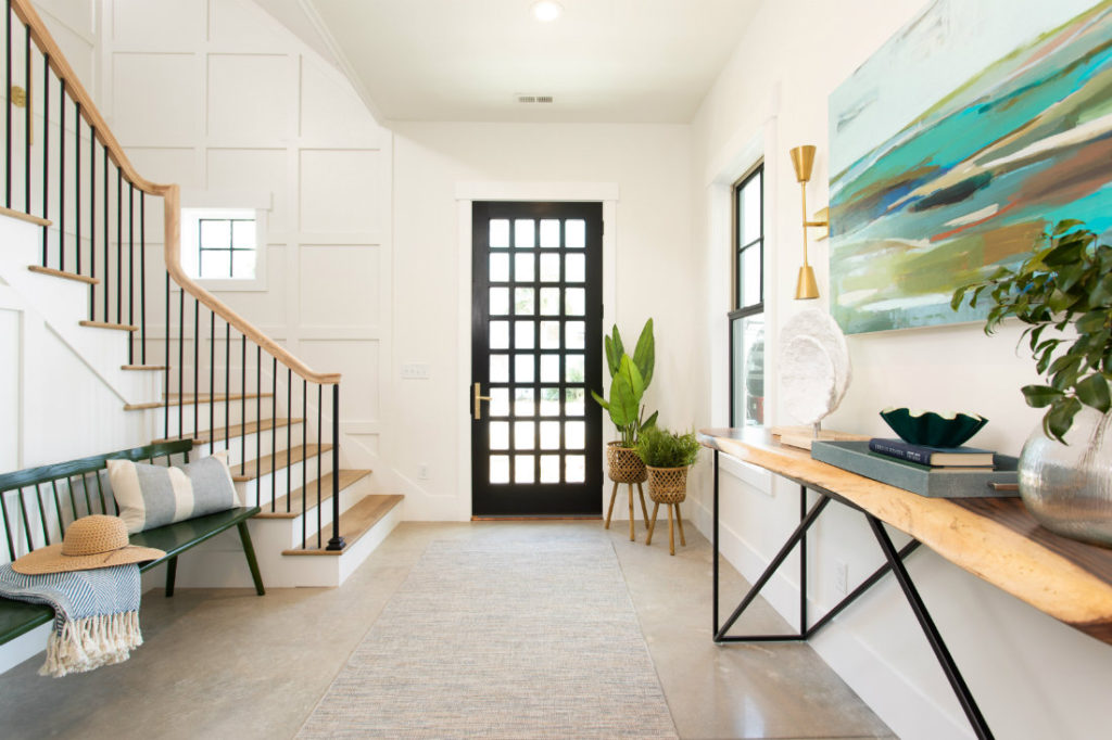 Coastal style of foyer or entryway